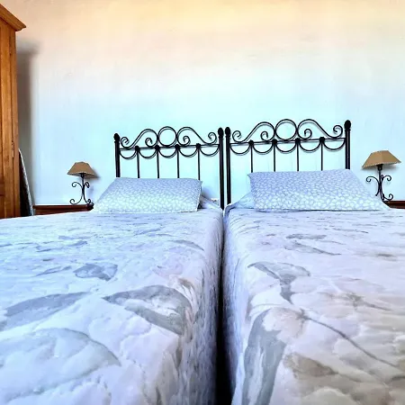 Casa Vista Al Mar,piscina Compartida,wifi Y Jardin En Guía de Isora