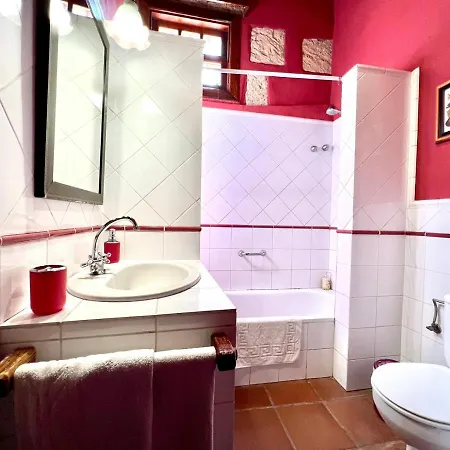 Casa Vista Al Mar,piscina Compartida,wifi Y Jardin En Guía de Isora