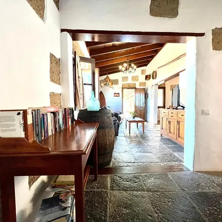 Casa Vista Al Mar,piscina Compartida,wifi Y Jardin En Hébergement de vacances *