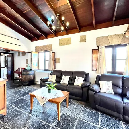 Casa Vista Al Mar,piscina Compartida,wifi Y Jardin En Guía de Isora