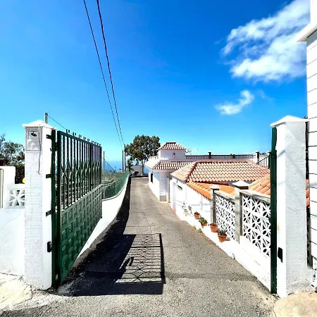 Casa Vista Al Mar,piscina Compartida,wifi Y Jardin En Hébergement de vacances *